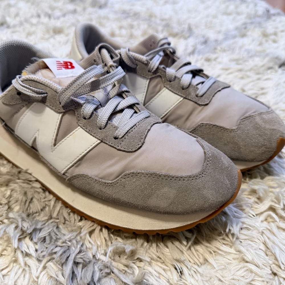 New Balance Classic Gray and White Trainers
